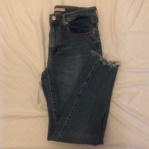 Levi’s High Rise Ankle Jean size 27